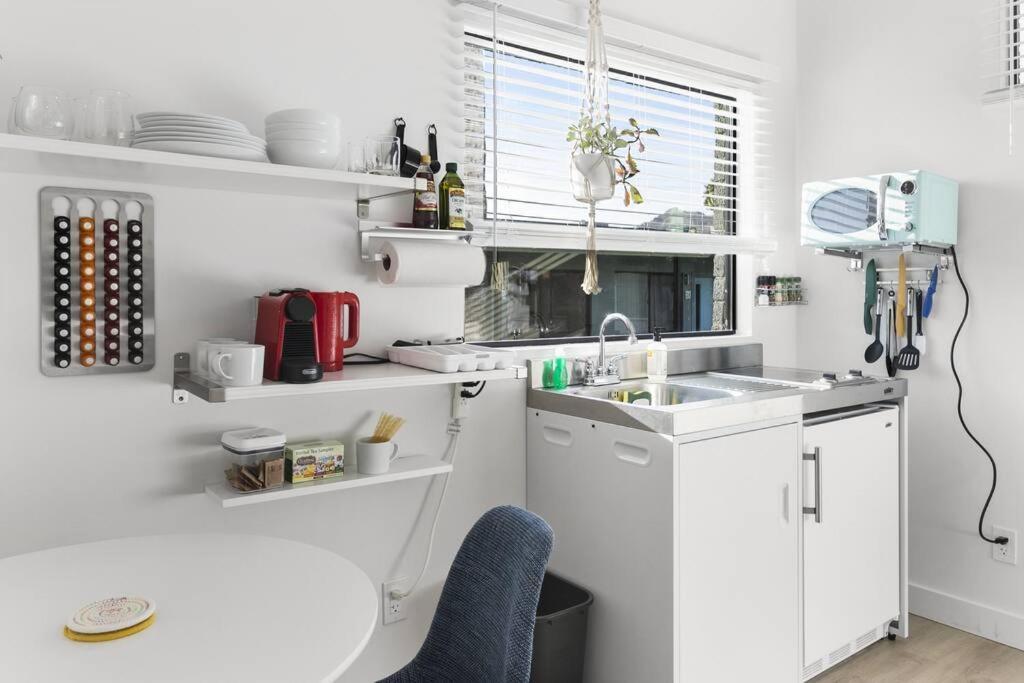 Micro Studio With Balcony & Pool View - Walk To Ot Σκότσντεϊλ Εξωτερικό φωτογραφία